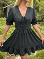 Ruffle Jurk met V-hals en Strikdetail - Maxi Dresses - Jurkjes.co