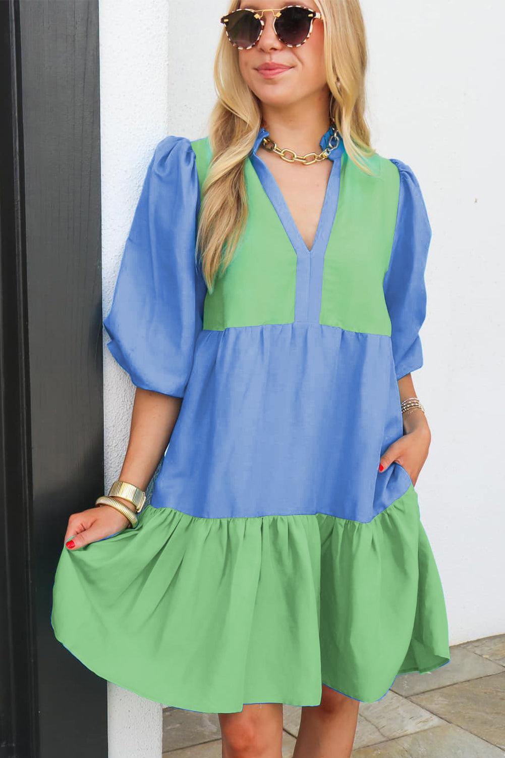 Shift Jurk met V-hals en Frills - Mini Dresses - Jurkjes.co