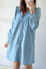 Stijlvolle Ruffled Denim Jurk met V-Hals - Mini Dresses - Jurkjes.co