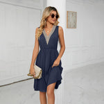 V-hals Jurk met Kantdetail - Dresses - Jurkjes.co