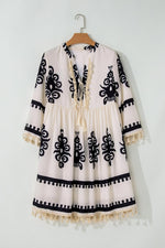 Western Patroon Mini Jurk met Kwastjes en V-hals - Mini Dresses - Jurkjes.co